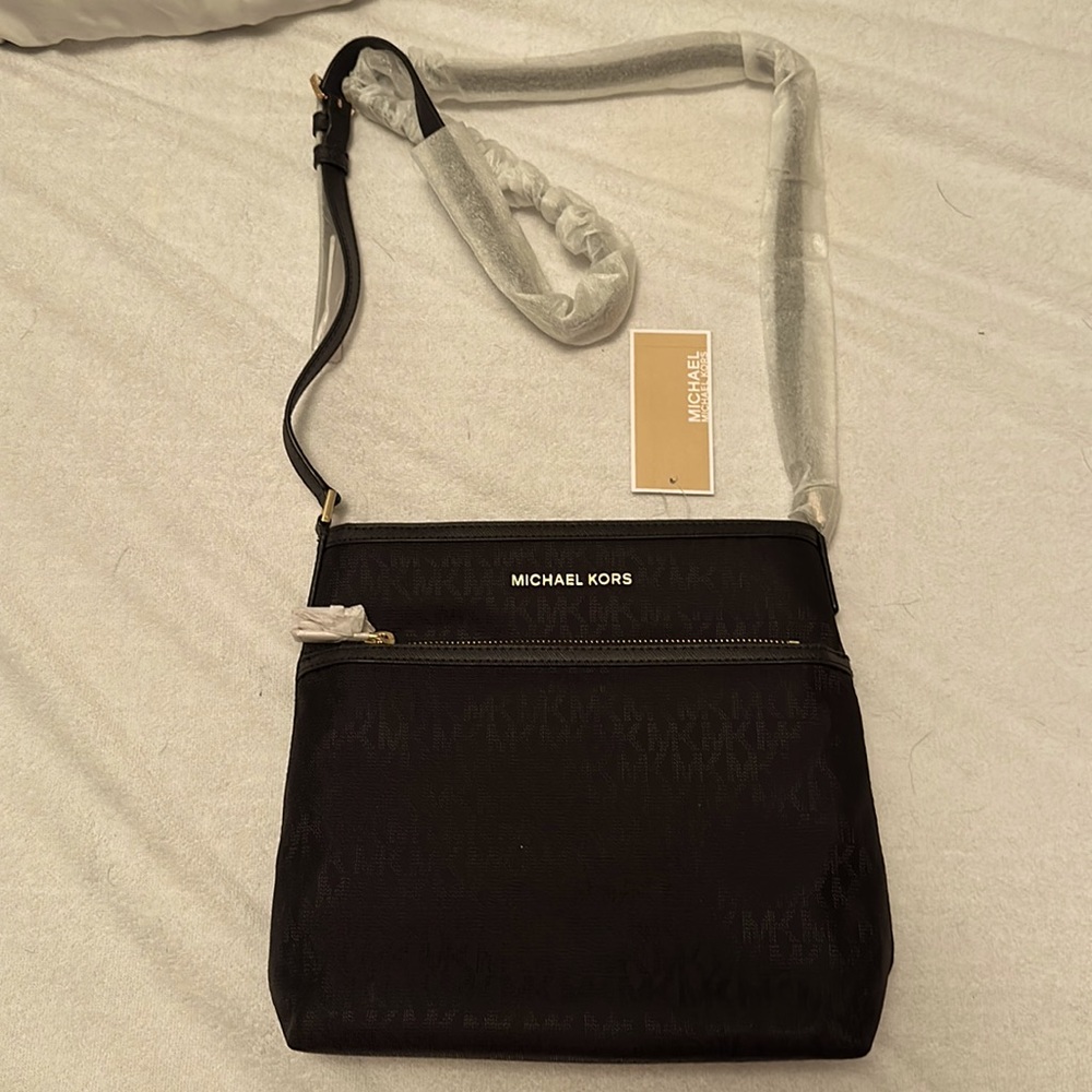 Authentic Michael Kors Kempton purse